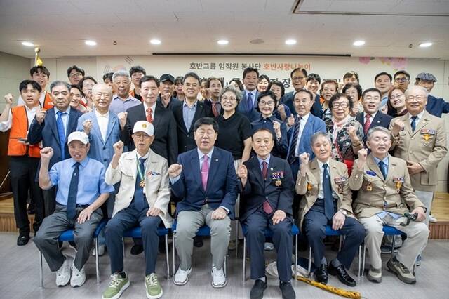 호반그룹이 광복절을 앞두고 국가유공자에게 감사와 존경의 마음을 전하는 봉사활동을 펼쳤다. /호반그룹