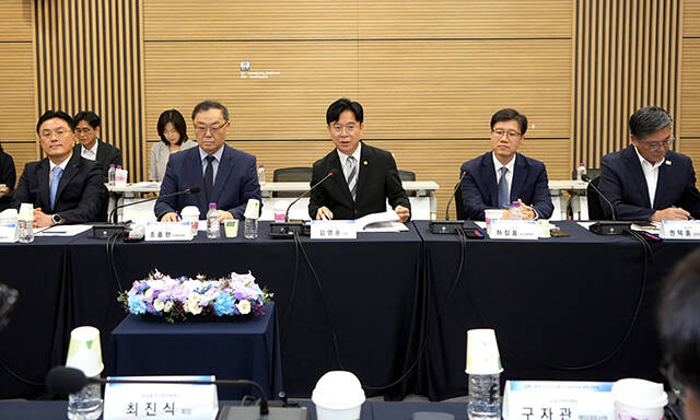 김영훈 고용노동부 장관이 7일 서울 마포구 상장회사회관에서 열린 한국중견기업연합회 정책 간담회에 참석해 발언하고 있다./고용노동부