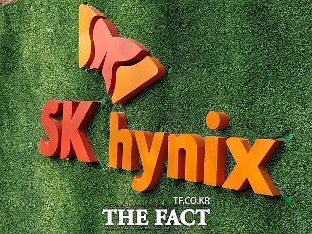 SK하이닉스는 7일 오전 4%대 하락세를 나타내고 있다. /더팩트 DB