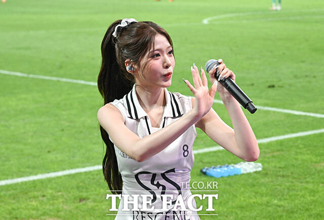 2026 쿠팡플레이 시리즈 아틀레티코 마드리드(AT마드리드)와 맨체스터 시티의 경기가 9일 오후 서울 마포구 서울월드컵경기장에서 열린 가운데 리센느가 축하공연을 펼치고 있다. /서울월드컵경기장=박헌우 기자