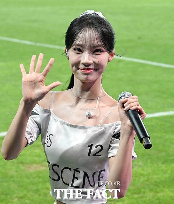 2026 쿠팡플레이 시리즈 아틀레티코 마드리드(AT마드리드)와 맨체스터 시티의 경기가 9일 오후 서울 마포구 서울월드컵경기장에서 열린 가운데 리센느가 축하공연을 펼치고 있다. /서울월드컵경기장=박헌우 기자