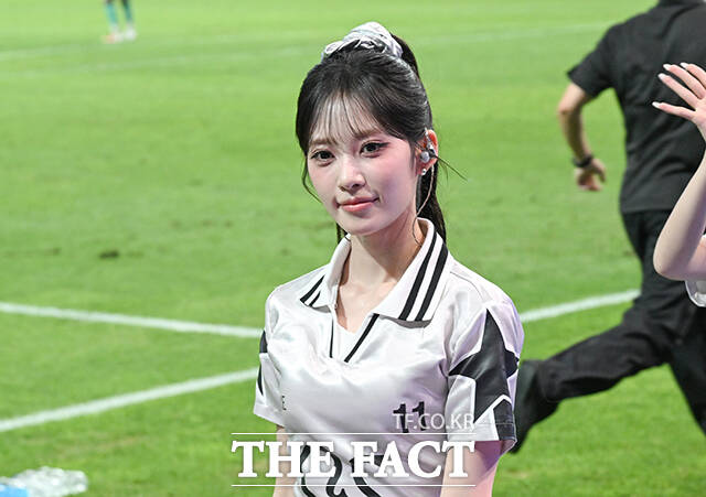 2026 쿠팡플레이 시리즈 아틀레티코 마드리드(AT마드리드)와 맨체스터 시티의 경기가 9일 오후 서울 마포구 서울월드컵경기장에서 열린 가운데 리센느가 축하공연을 펼치고 있다. /서울월드컵경기장=박헌우 기자