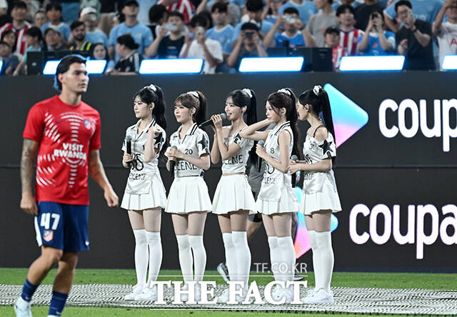 2026 쿠팡플레이 시리즈 아틀레티코 마드리드(AT마드리드)와 맨체스터 시티의 경기가 9일 오후 서울 마포구 서울월드컵경기장에서 열린 가운데 리센느가 축하공연을 펼치고 있다. /서울월드컵경기장=박헌우 기자