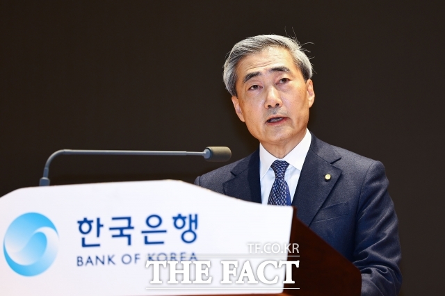 한국은행의 기준금리 인상이 자금난에 빠진 건설업계에 직격탄이 될 전망이다. 사진은 신현송 한국은행 신임 총재가 지난 4월 21일 오전 서울 중구 한국은행에서 열린 취임식에서 인사말을 하고 있다. /박상민 기자