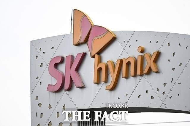 SK하이닉스는 10일 중국 충칭 반도체 패키징 공장 매각설에 대해