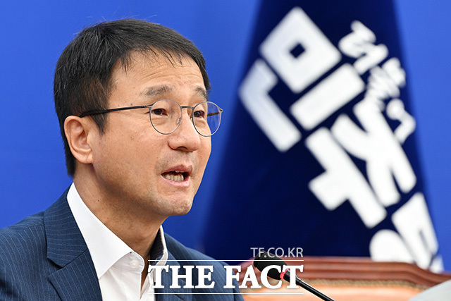 한병도 더불어민주당 대표 직무대행 겸 원내대표가 10일 오전 서울 여의도 국회에서 열린 원내대책회의에서 모두발언을 하고 있다. /국회=남용희 기자