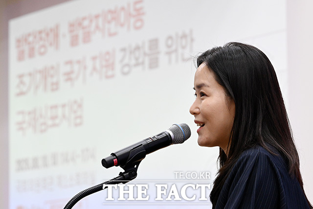 환영사하는 이 의원.