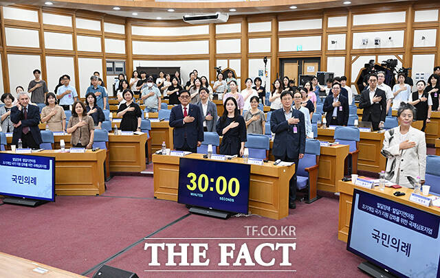 '발달장애·발달지연아동 조기개입 국가 지원 강화를 위한 국제심포지엄'에 참석한 이주영 개혁신당 의원(가운데).