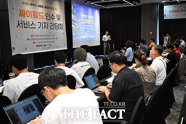 피터 한 시그마체인 글로벌 부문 이사가 10일 오후 서울 중구 코트야드 메리어트 서울 명동 한양홀에서 열린 '싸이월드 3.0' 기자회견에 참석해 발언하고 있다. /송호영 기자