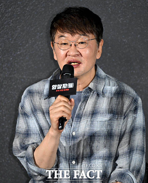 허진호 감독, 배우 유해진, 박해일, 이민호(왼쪽부터)가 10일 오전 서울 용산구 CGV 용산아이파크몰에서 열린 영화 ‘암살자(들)’ 제작보고회에 참석해 포즈를 취하고 있다. /박상민 기자