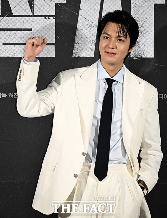 배우 이민호가 10일 오전 서울 용산구 CGV 용산아이파크몰에서 열린 영화 ‘암살자(들)’ 제작보고회에 참석해 포즈를 취하고 있다. /박상민 기자