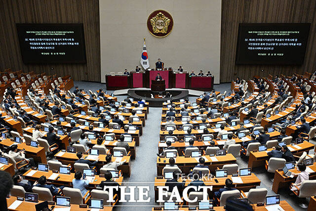 정기국회 시작이 3주 앞으로 다가오면서 국회도 본격적인 개회 준비에 착수한 모습이다. 관심은 특히 정기국회 기간 진행되는 국정감사(국감)에 쏠리고 있다. 사진은 국민의힘 소속 윤상현 위원장이 지난 6월 18일 오후 서울 여의도 국회에서 열린 제436회 국회(임시회) 3차 본회의에서 제9회 전국동시지방선거 투표용지 부족사태 등 국민참정권 침해 진상규명 및 선거관리 개혁을 위한 국정조사계획서 승인의 건에 대한 제안 설명을 하고 있는 모습. /서예원 기자