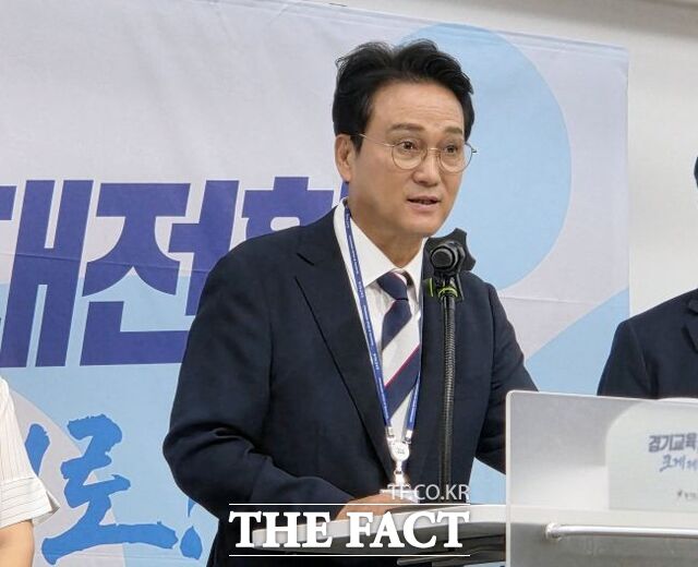 10일 오전 경기도교육청 남부청사 2층 컨퍼컨스룸에서 안민석 경기도교육감이 기자회견을 열고 교권보호전담관 300명 선발과 확대 운영 계획을 설명하고 있다. /박아론 기자