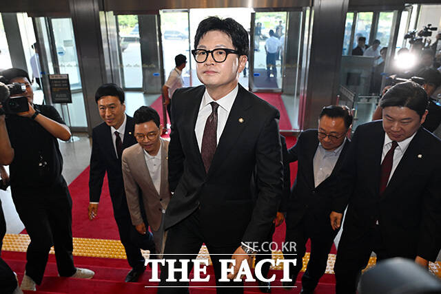 장 대표가 친한동훈계(친한계) 인사들을 일부만 교체하고, 자신과 거리를 좁힐 여지가 있는 인사들에게는 당협을 유지할 수 있는 공간을 열어준다면 기존 계파의 일부를 자신의 쪽으로 끌어올 수 있다는 관측도 나온다./남용희 기자