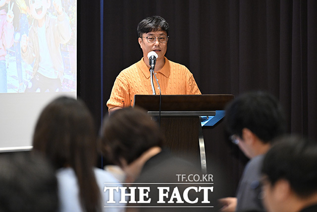 기자간담회서 발언하는 박형근 시그마체인 이사.