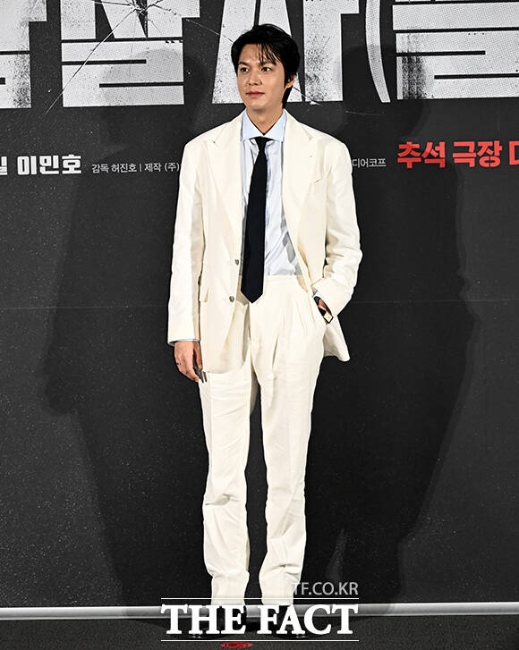 배우 이민호가 10일 오전 서울 용산구 CGV 용산아이파크몰에서 열린 영화 ‘암살자(들)’ 제작보고회에 참석해 포즈를 취하고 있다. /박상민 기자