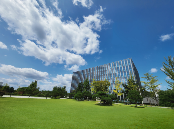 삼성SDI가 미국 제너럴모터스(GM)와 차세대 전기차용 배터리를 공동 개발한다. 사진은 삼성SDI 본사 / 삼성SDI