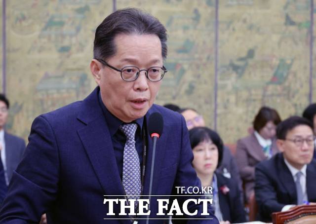 윤석열 전 대통령의 비상계엄 선포를 정당화하는 뉴스를 공공 채널을 통해 집중 보도하는 등 내란 선전 혐의를 받는 이은우 전 한국정책방송원(KTV) 원장이 불구속 상태로 재판에 넘겨졌다. /뉴시스