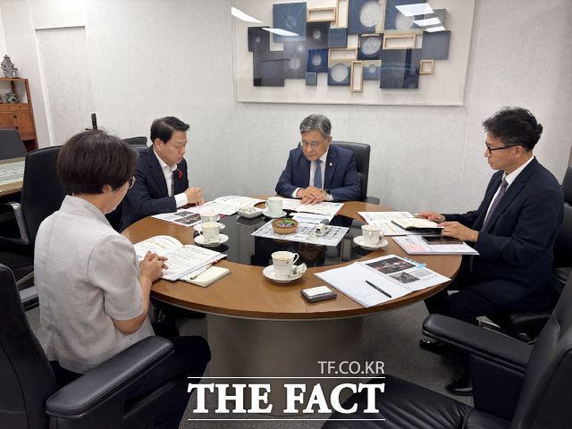 10일 박성현 광양시장이 국보 '광양 중흥산성 쌍사자 석등'의 원위치 환원 등 지역 문화유산 현안 해결을 위해 국가유산청을 찾았다. /광양시