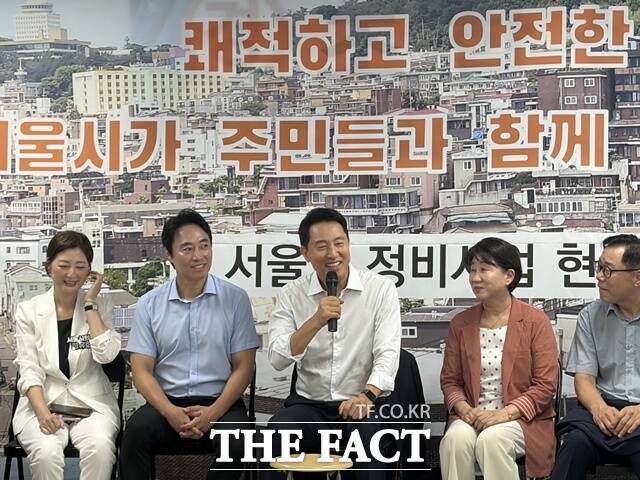 오세훈 서울시장이 11일 서울 용산구 서계·청파동 정비사업 관련 주민간담회에서 발언하고 있다. /공미나 기자