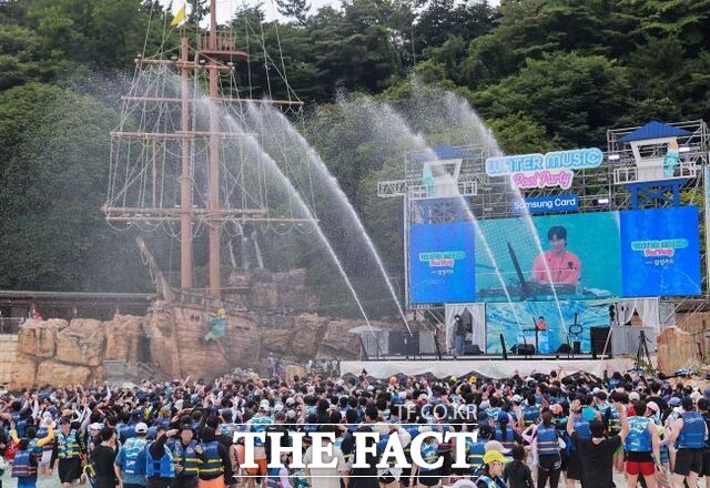 캐리비안 베이 '워터 뮤직 풀파티' 현장. /에버랜드