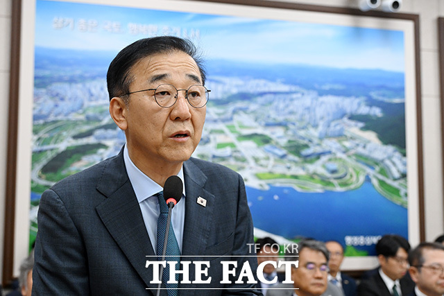 국토위 전체회의 참석해 업무보고하는 김 장관.