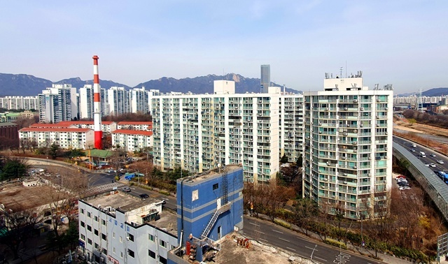 창동주공18단지아파트가 창동·상계택지개발지구 지구단위계획 수립 구역 내 재건축 단지 중 처음으로 조합설립추진위원회 승인을 받았다. /도봉구