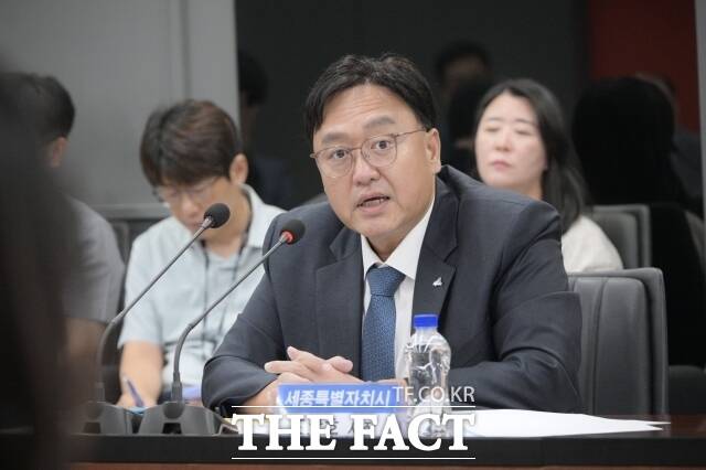 조상호 세종시장이 12일 세종테크밸리 입주기업인 비전세미콘에서 '세종테크밸리 입주기업인 소통간담회'를 주재하고 있다. /세종시