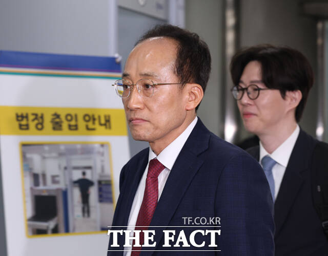 주진우 국민의힘 의원이 12일 오후 서울 서초구 서울중앙지방법원에서 열린 추경호 국민의힘 전 원내대표(현 대구시장)의 내란중요임무종사 혐의 재판에 증인으로 출석하고 있다.