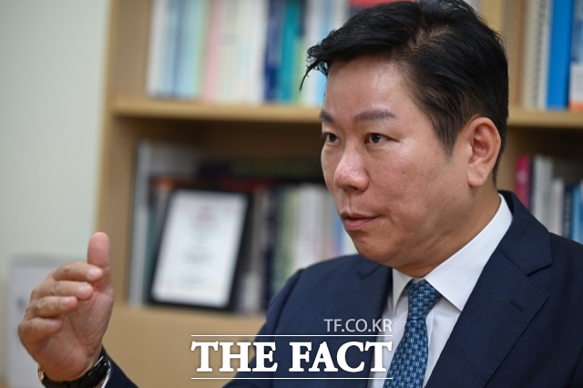 황석진 동국대학교 국제정보보호대학원 교수는 최근 반복되는 가상자산 거래소의 오지급·해킹·전산 장애와 관련해 IT 운영과 내부통제 등 운영리스크에 대한 법적 기준을 보완해야 한다고 강조했다. /남윤호 기자
