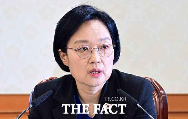한성숙 국무총리가 12일 오전 서울 종로구 정부서울청사에서 열린 2045 전략수립위원회 2차 회의를 주재하며 모두발언을 하고 있다. /임영무 기자