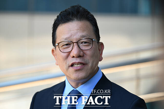 이날 열린 임시주총에 참석하는 주주의 모습.