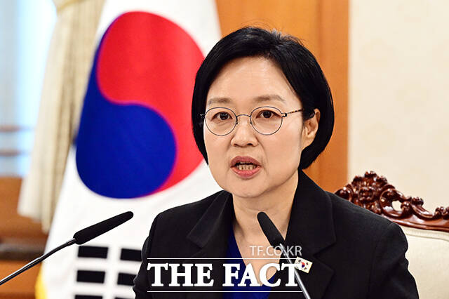 한성숙 국무총리가 12일 오전 서울 종로구 정부서울청사에서 열린 2045 전략수립위원회 2차 회의를 주재하며 모두발언을 하고 있다. /임영무 기자