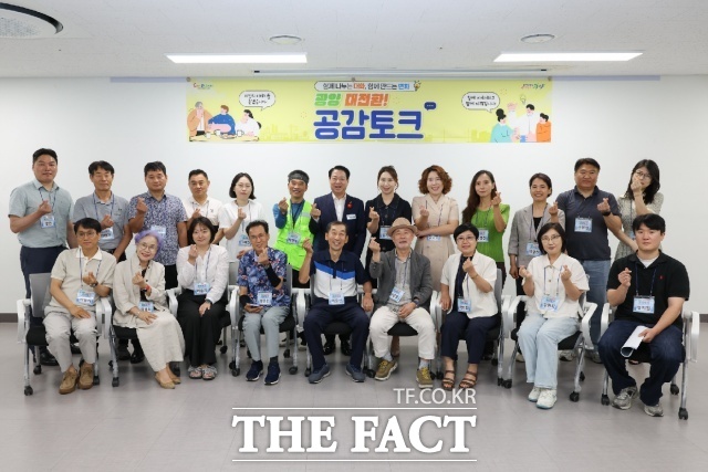 박성현 광양시장이 12일, 시민 22명과 함께 점심식사를 하며 '제 1차 광양 대전환! 공감토크'를 열었다. /광양시