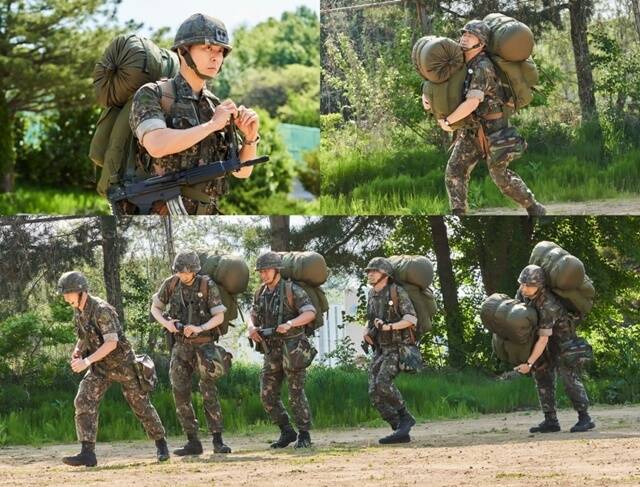 ENA 새 월화드라마 '신병4 : 사보타주'가 배우 이현균 남민우 오대환 오용 남태우(아래 왼쪽부터)의 완전군장 모습이 담긴 스틸을 공개했다. /ENA