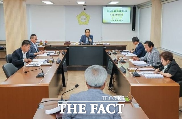 이상식 예산결산특별위원회 위원장이 회의를 진행하고 있다. /울릉군의회