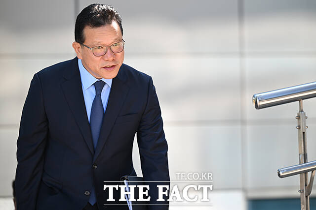 이날 열린 임시주총에 참석하는 주주의 모습.