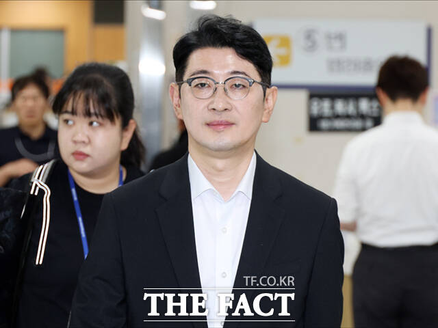 주진우 국민의힘 의원이 12일 오후 서울 서초구 서울중앙지방법원에서 열린 추경호 국민의힘 전 원내대표(현 대구시장)의 내란중요임무종사 혐의 재판에 증인으로 출석하고 있다.