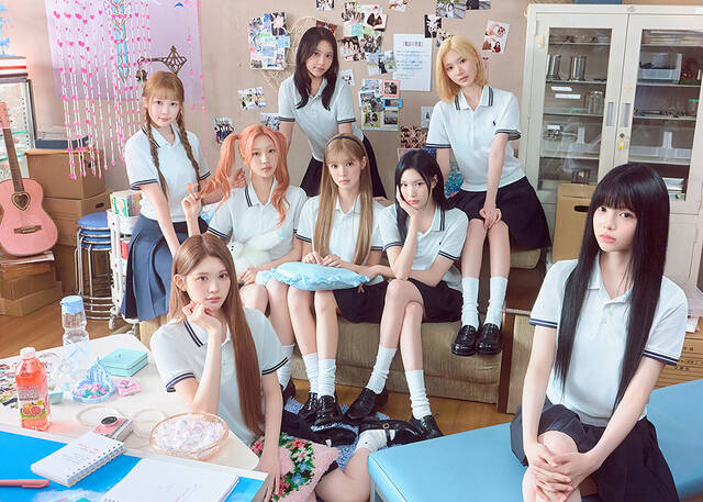 그룹 하츠투하츠가 12일 일본에서 첫 싱글 'ICONIC HEART'를 정식 발매하고 데뷔했다./SM엔터테인먼트
