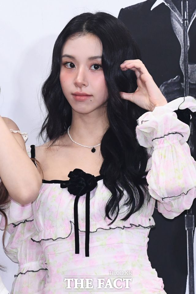 그룹 트와이스 멤버 채영이 실내 흡연 의혹이 불거지자 직접 해명에 나섰다. /더팩트 DB