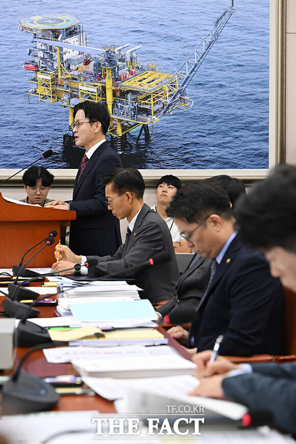 업무보고하는 김정관 산업통상부 장관.