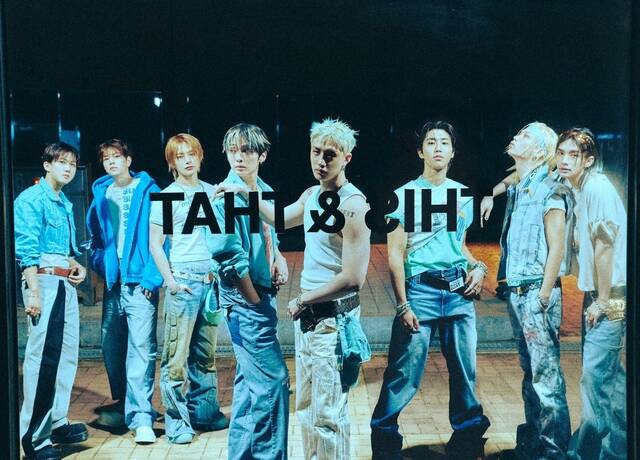 그룹 스트레이 키즈의 열 번째 미니앨범 'THIS & THAT'이 국내외 차트에서 호성적을 거두고 있다./JYP엔터테인먼트