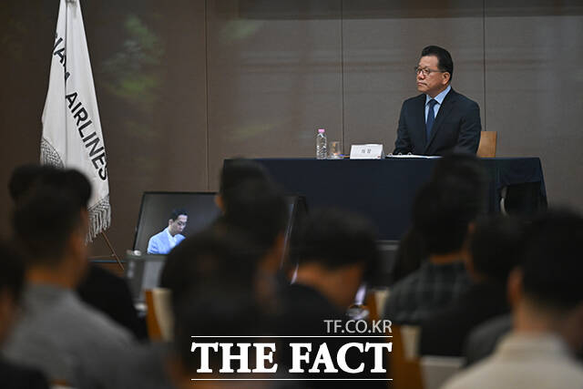이날 열린 임시주총에 참석하는 주주의 모습.