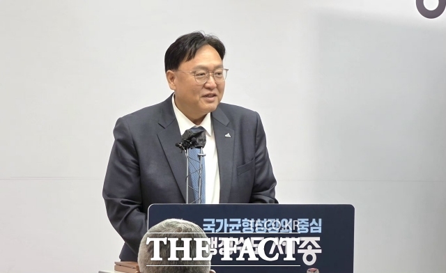 조상호 시장이 12일 시청 정음실에서 기자감담회를 통해 질의응답을 하고 있다. /김형중 기자