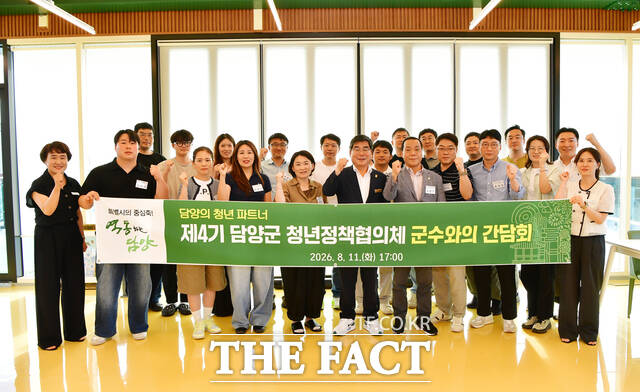 박종원 담양군수가 지역 청년들과 간담회를 진행하고 있다. /담양군