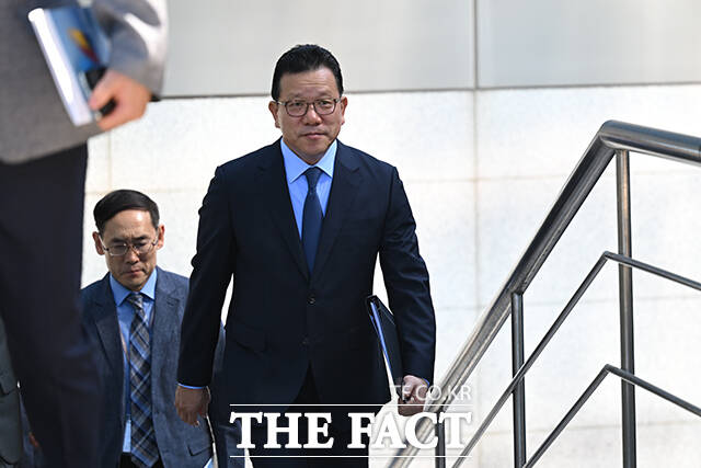 이날 열린 임시주총에 참석하는 주주의 모습.