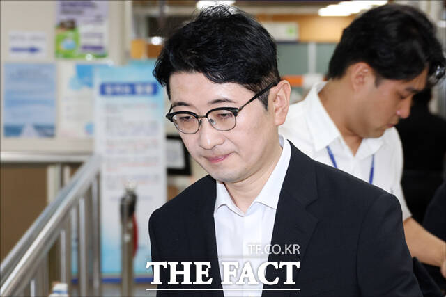 주진우 국민의힘 의원이 12일 오후 서울 서초구 서울중앙지방법원에서 열린 추경호 국민의힘 전 원내대표(현 대구시장)의 내란중요임무종사 혐의 재판에 증인으로 출석하고 있다.