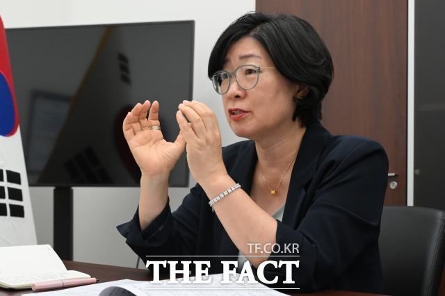 임영미 고용노동부 고용정책실장이 10일 서울 중구 직업능력심사평가원에서 <더팩트>와 인터뷰를 하고 있다. /김성렬 기자