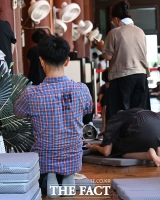  땀 흘리며 기원하는 부모님의 마음 [포토]