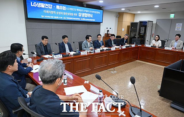 이강일 더불어민주당 의원(왼쪽)과 민병덕 더불어민주당 의원.